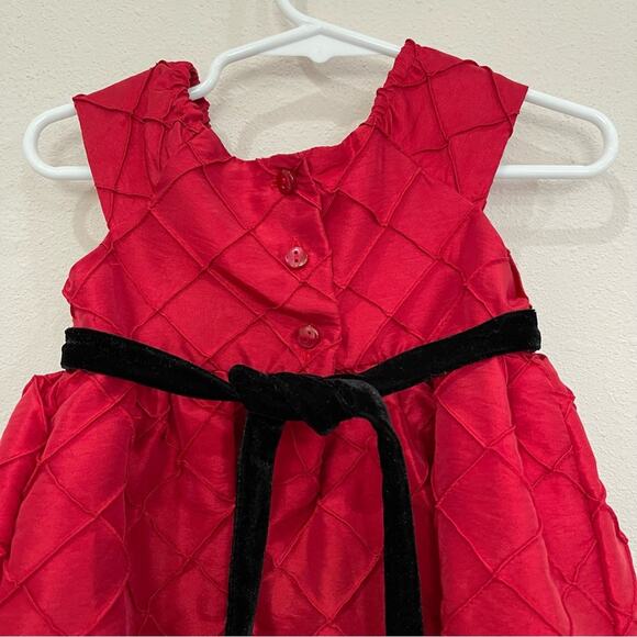 Youngland Red Dress w/ Black Velour Waist Tie & Raised Quilt-like Design - 18M - Picture 5 of 11